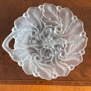 Elegant White Leaf Design Serving Dish